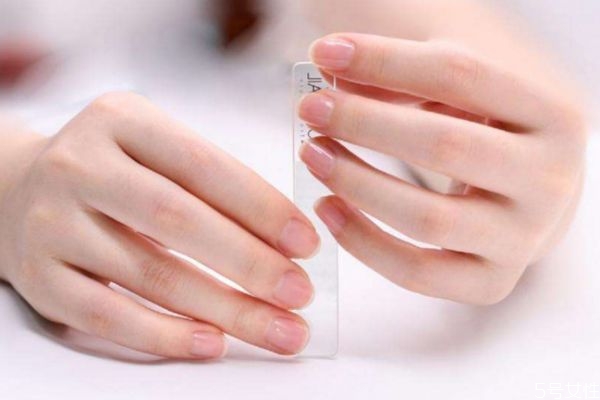 經(jīng)常做美甲的壞處 為什么不能經(jīng)常做美甲 經(jīng)常做美甲的壞處 為什么不能經(jīng)常做美甲