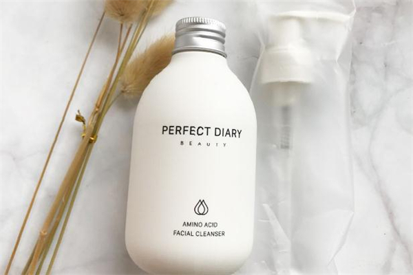 完美日記白胖子洗面奶多少錢 完美日記白胖子洗面奶保質期 完美日記白胖子洗面奶多少錢 完美日記白胖子洗面奶保質期