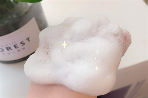 完美日記白胖子洗面奶好用嗎 完美日記白胖子洗面奶怎么樣 完美日記白胖子洗面奶好用嗎 完美日記白胖子洗面奶怎么樣