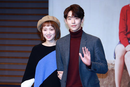 相親女考驗?zāi)銜趺醋?相親女考驗?zāi)愕谋憩F(xiàn)