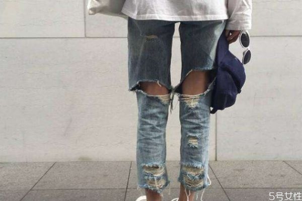 破洞牛仔怎么搭配上衣 破洞牛仔搭配上衣的方法 破洞牛仔怎么搭配上衣 破洞牛仔搭配上衣的方法