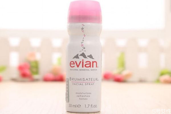 依云噴霧真假辨別 依云噴霧辨別真假方法 依云噴霧真假辨別 依云噴霧辨別真假方法