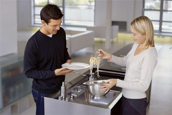 異地戀男友不回微信怎么辦 異地戀男友不回微信說明什么 異地戀男友不回微信怎么辦 異地戀男友不回微信說明什么