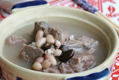 花生排骨湯怎么做好吃 花生排骨湯的做法 花生排骨湯怎么做好吃 花生排骨湯的做法