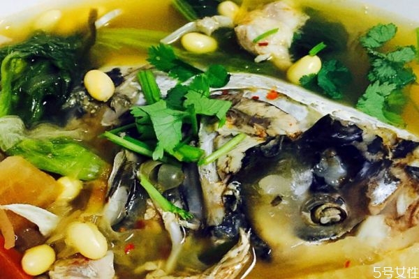 酸菜魚(yú)頭湯怎么做好吃 酸菜魚(yú)頭湯的美味做法 酸菜魚(yú)頭湯怎么做好吃 酸菜魚(yú)頭湯的美味做法