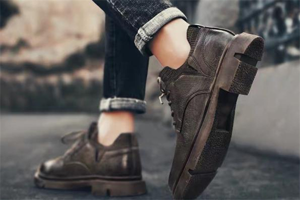 男人穿什么顏色皮鞋好看 今年流行什么顏色男士皮鞋 男人穿什么顏色皮鞋好看 今年流行什么顏色男士皮鞋