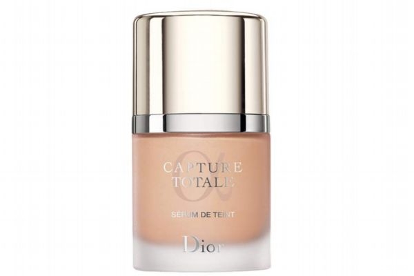 補(bǔ)妝可以用不是一個(gè)牌子的粉底液么 補(bǔ)妝還用粉底液嗎