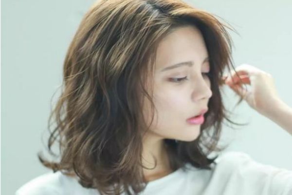 頭發(fā)多適合什么發(fā)型 卷頭發(fā)適合什么發(fā)型 頭發(fā)多適合什么發(fā)型 卷頭發(fā)適合什么發(fā)型