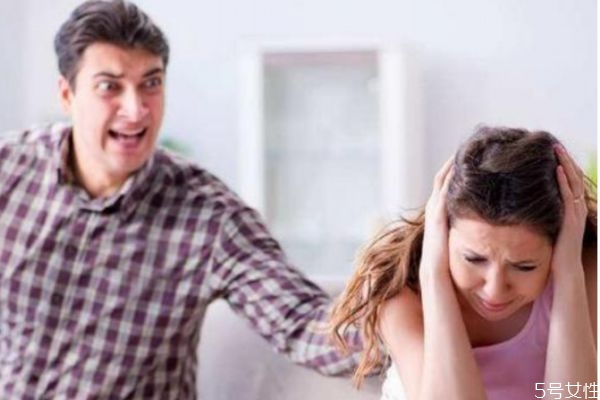 婚姻中丈夫不信任你的表現(xiàn) 婚姻中丈夫不信任你的特征 婚姻中丈夫不信任你的表現(xiàn) 婚姻中丈夫不信任你的特征