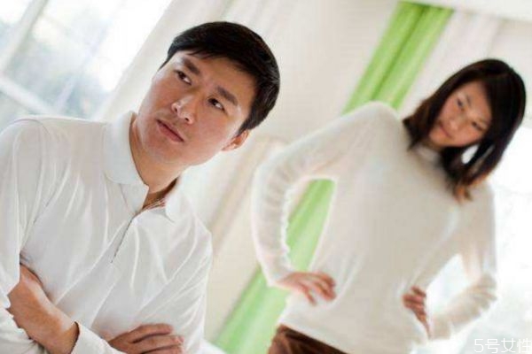 婚姻中丈夫不信任你的表現(xiàn) 婚姻中丈夫不信任你的特征 婚姻中丈夫不信任你的表現(xiàn) 婚姻中丈夫不信任你的特征