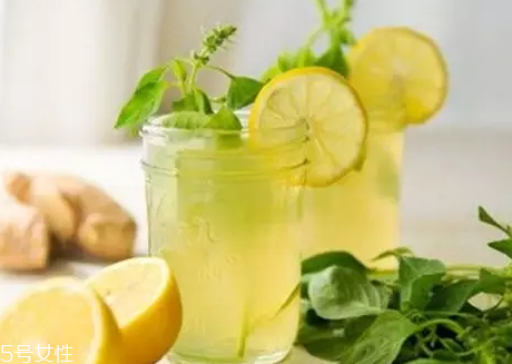 指甲油膠水怎么樣洗掉？在家卸甲油膠的4個(gè)步驟