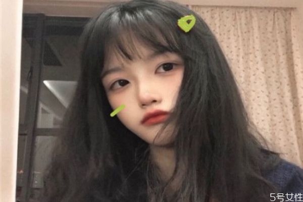 頭發(fā)比較硬的女生適合燙頭發(fā)嗎 燙發(fā)對(duì)發(fā)質(zhì)有什么要求 頭發(fā)比較硬的女生適合燙頭發(fā)嗎 燙發(fā)對(duì)發(fā)質(zhì)有什么要求