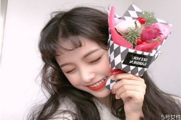 頭發(fā)比較硬的女生適合燙頭發(fā)嗎 燙發(fā)對(duì)發(fā)質(zhì)有什么要求 頭發(fā)比較硬的女生適合燙頭發(fā)嗎 燙發(fā)對(duì)發(fā)質(zhì)有什么要求