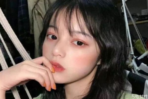 頭發(fā)比較硬的女生適合燙頭發(fā)嗎 燙發(fā)對(duì)發(fā)質(zhì)有什么要求 頭發(fā)比較硬的女生適合燙頭發(fā)嗎 燙發(fā)對(duì)發(fā)質(zhì)有什么要求