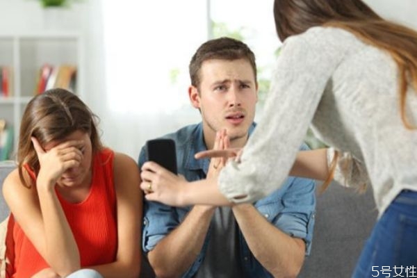 怎樣對付無賴暴躁老公 對付無賴?yán)瞎淖詈莸霓k法 怎樣對付無賴暴躁老公 對付無賴?yán)瞎淖詈莸霓k法