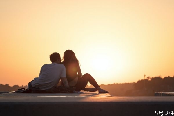 吵架后這些表現(xiàn)說明他真的愛你 吵架時(shí)對(duì)方愛你的表現(xiàn) 吵架后這些表現(xiàn)說明他真的愛你 吵架時(shí)對(duì)方愛你的表現(xiàn)