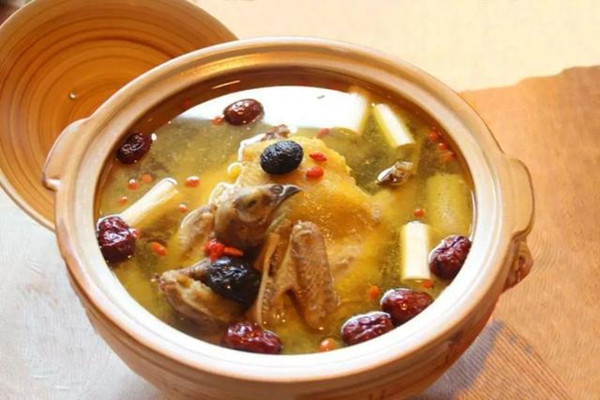 白切雞冷水煮還是熱水 白切雞的正宗煮法