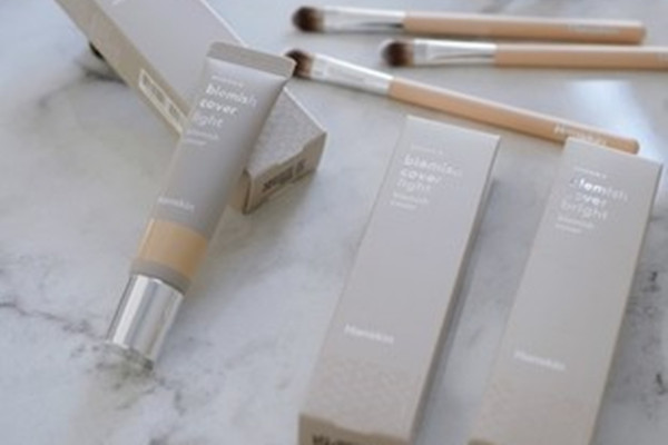 hanskin白管遮瑕膏遮瑕效果好嗎 hanskin黑管遮瑕膏適合什么膚質(zhì) hanskin白管遮瑕膏遮瑕效果好嗎 hanskin黑管遮瑕膏適合什么膚質(zhì)