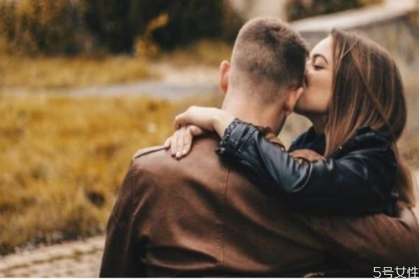 領(lǐng)結(jié)婚證需要帶什么證件 領(lǐng)結(jié)婚證的流程 領(lǐng)結(jié)婚證需要帶什么證件 領(lǐng)結(jié)婚證的流程