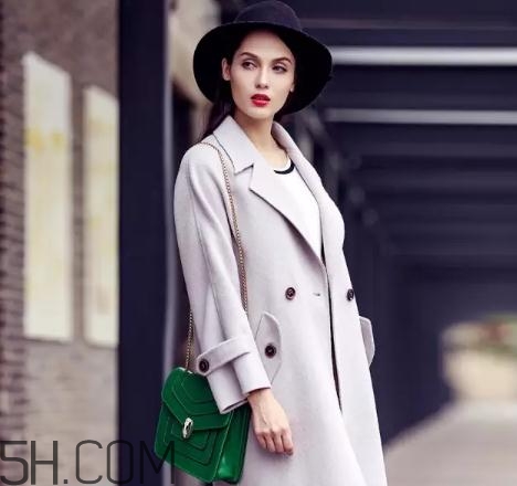 羊毛大衣會粘毛嗎？羊毛大衣粘毛怎么辦？