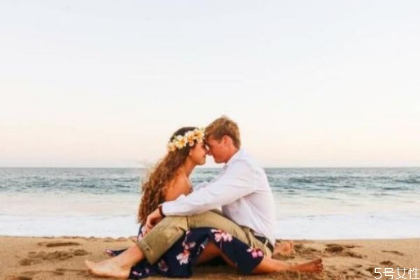 領(lǐng)結(jié)婚證需要帶什么證件 領(lǐng)結(jié)婚證的流程 領(lǐng)結(jié)婚證需要帶什么證件 領(lǐng)結(jié)婚證的流程