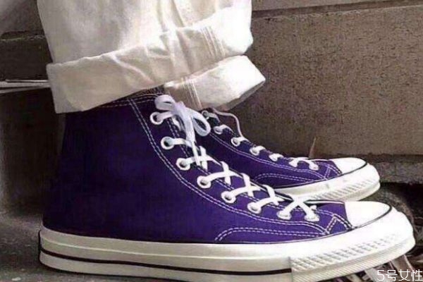 匡威高幫鞋帶綁到后面怎么系 匡威高幫鞋帶系法 匡威高幫鞋帶綁到后面怎么系 匡威高幫鞋帶系法
