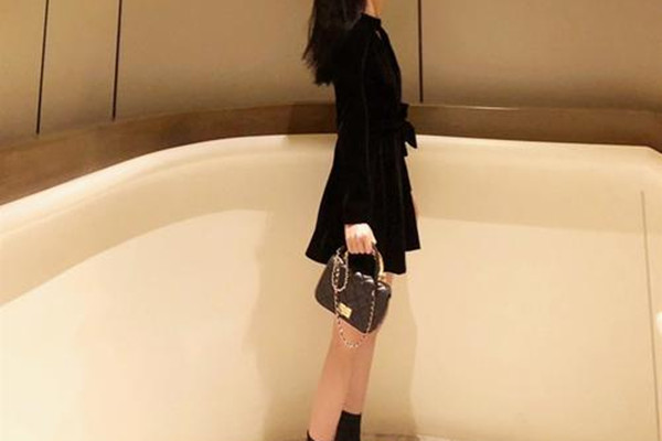 穿小黑裙有什么優(yōu)點 小黑裙怎么搭配好看 穿小黑裙有什么優(yōu)點 小黑裙怎么搭配好看