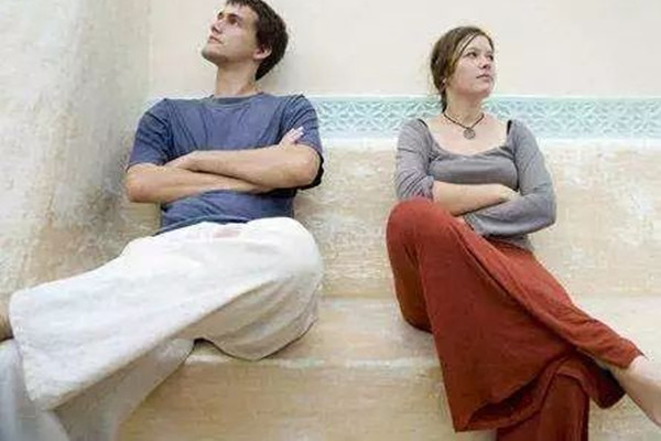 夫妻冷戰(zhàn)多久感情會(huì)淡 夫妻冷戰(zhàn)多久會(huì)沒感情了