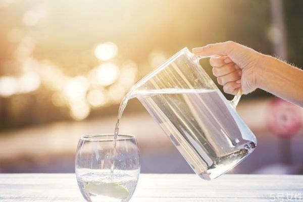 身體皮膚干燥怎么辦 解決身體皮膚干燥的方法 身體皮膚干燥怎么辦 解決身體皮膚干燥的方法