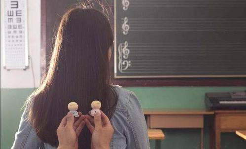 男生見到暗戀女生會(huì)怎樣 男生見到暗戀女生的反應(yīng) 