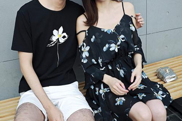 情侶t恤怎么選 情侶t恤的搭配方法 情侶t恤怎么選 情侶t恤的搭配方法