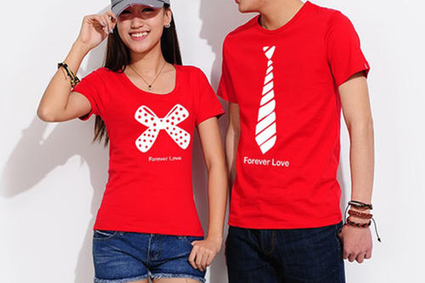 情侶t恤怎么選 情侶t恤的搭配方法 情侶t恤怎么選 情侶t恤的搭配方法