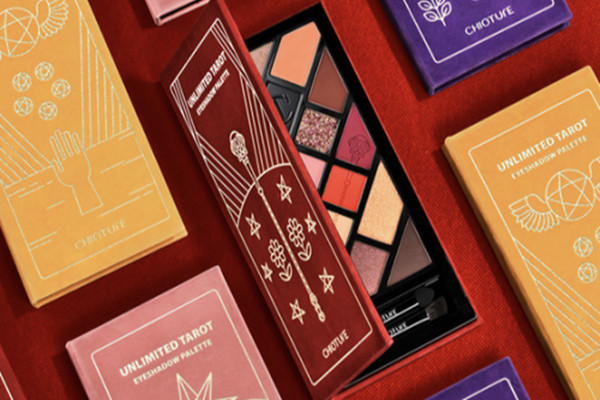 稚優(yōu)泉塔羅牌15色眼影有幾個(gè)色號(hào) 稚優(yōu)泉塔羅牌15色眼影好用嗎