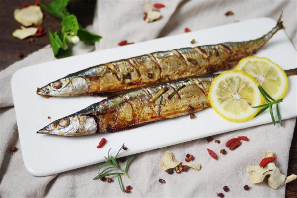 秋刀魚(yú)吃多了會(huì)怎么樣 秋刀魚(yú)吃多了有害嗎