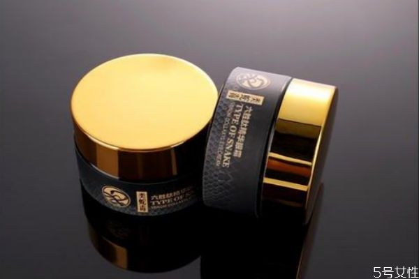 蛇毒眼霜多少錢(qián)一瓶 蛇毒眼霜使用注意事項(xiàng)