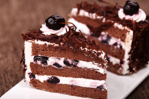 吃黑森林蛋糕會(huì)變胖嗎 黑森林蛋糕的熱量高嗎 吃黑森林蛋糕會(huì)變胖嗎 黑森林蛋糕的熱量高嗎