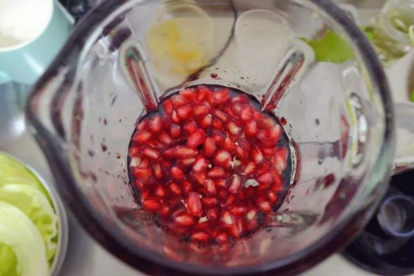 石榴汁應(yīng)該怎么榨 榨石榴汁的簡單方法 石榴汁應(yīng)該怎么榨 榨石榴汁的簡單方法