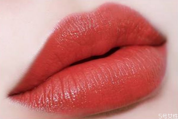 唇釉薄涂怎么涂 唇釉怎么薄涂好看 唇釉薄涂怎么涂 唇釉怎么薄涂好看
