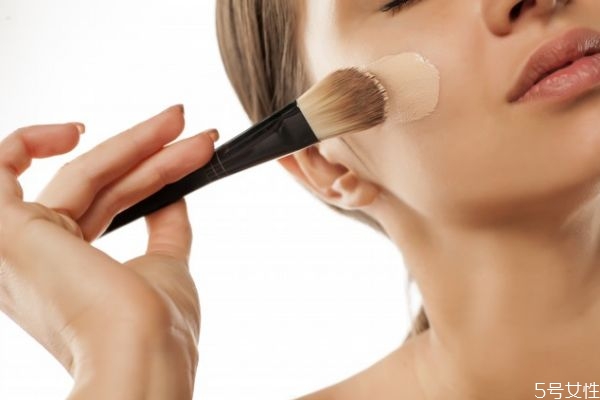 粉底霜能用多久 粉底霜保質(zhì)期幾年 粉底霜能用多久 粉底霜保質(zhì)期幾年