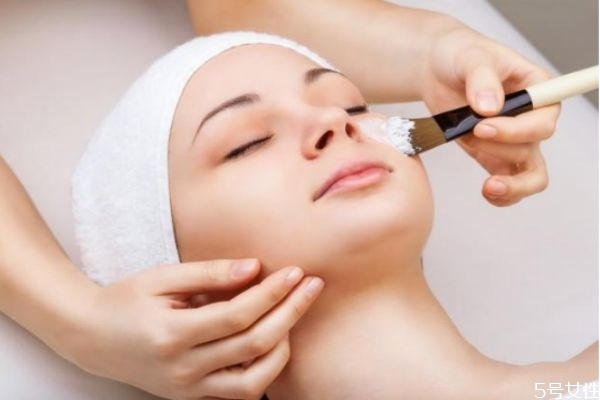 敷完面膜后怎樣正確護(hù)膚 為什么敷面膜臉上會有刺痛感