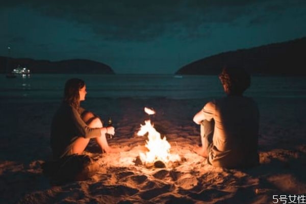 男生會(huì)和初戀女友結(jié)婚嗎 初戀情侶為什么很難走到最后 男生會(huì)和初戀女友結(jié)婚嗎 初戀情侶為什么很難走到最后