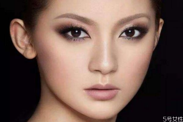 熊果苷能祛黃褐斑嗎 熊果苷去黃褐斑的效果嗎 熊果苷能祛黃褐斑嗎 熊果苷去黃褐斑的效果嗎