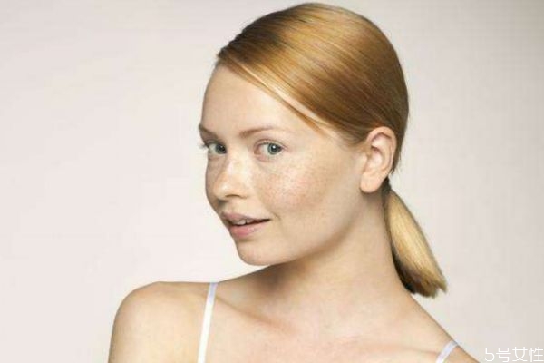 熊果苷能祛黃褐斑嗎 熊果苷去黃褐斑的效果嗎 熊果苷能祛黃褐斑嗎 熊果苷去黃褐斑的效果嗎