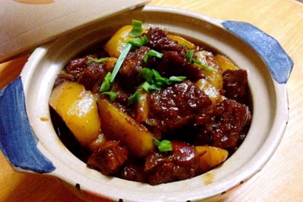 土豆牛腩怎么做好吃 土豆牛腩的美味做法 土豆牛腩怎么做好吃 土豆牛腩的美味做法
