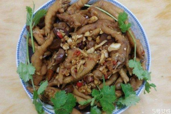 涼拌雞爪怎么做好吃 涼拌雞爪的簡(jiǎn)單做法 涼拌雞爪怎么做好吃 涼拌雞爪的簡(jiǎn)單做法