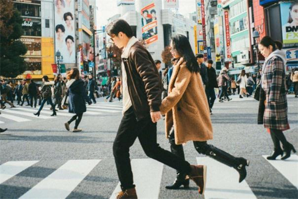 怎么跟內(nèi)向的女孩子約會(huì) 和內(nèi)向的女生約會(huì)怎么避免尷尬 怎么跟內(nèi)向的女孩子約會(huì) 和內(nèi)向的女生約會(huì)怎么避免尷尬