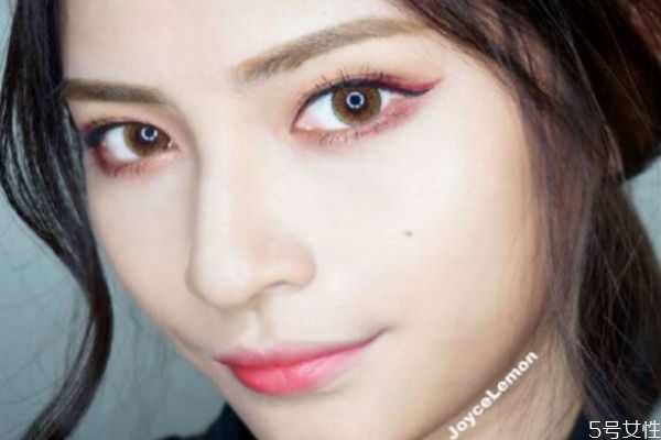 眼妝怎么畫嫵媚動人 嫵媚慵懶眼妝畫法步驟