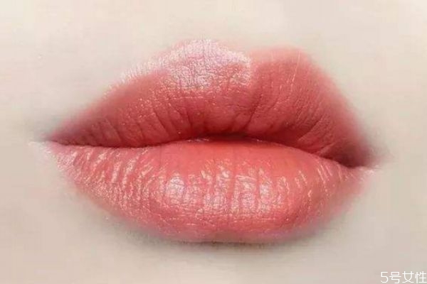 口紅不上色的原因有什么 為什么口紅會不上色 口紅不上色的原因有什么 為什么口紅會不上色