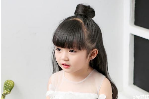小學(xué)女生適合什么發(fā)型 小學(xué)女生什么發(fā)型合適 小學(xué)女生適合什么發(fā)型 小學(xué)女生什么發(fā)型合適