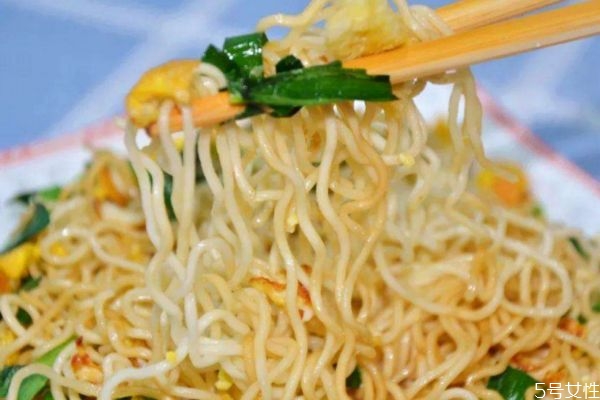 炒方便面可以怎么做 炒方便面的簡單做法 炒方便面可以怎么做 炒方便面的簡單做法